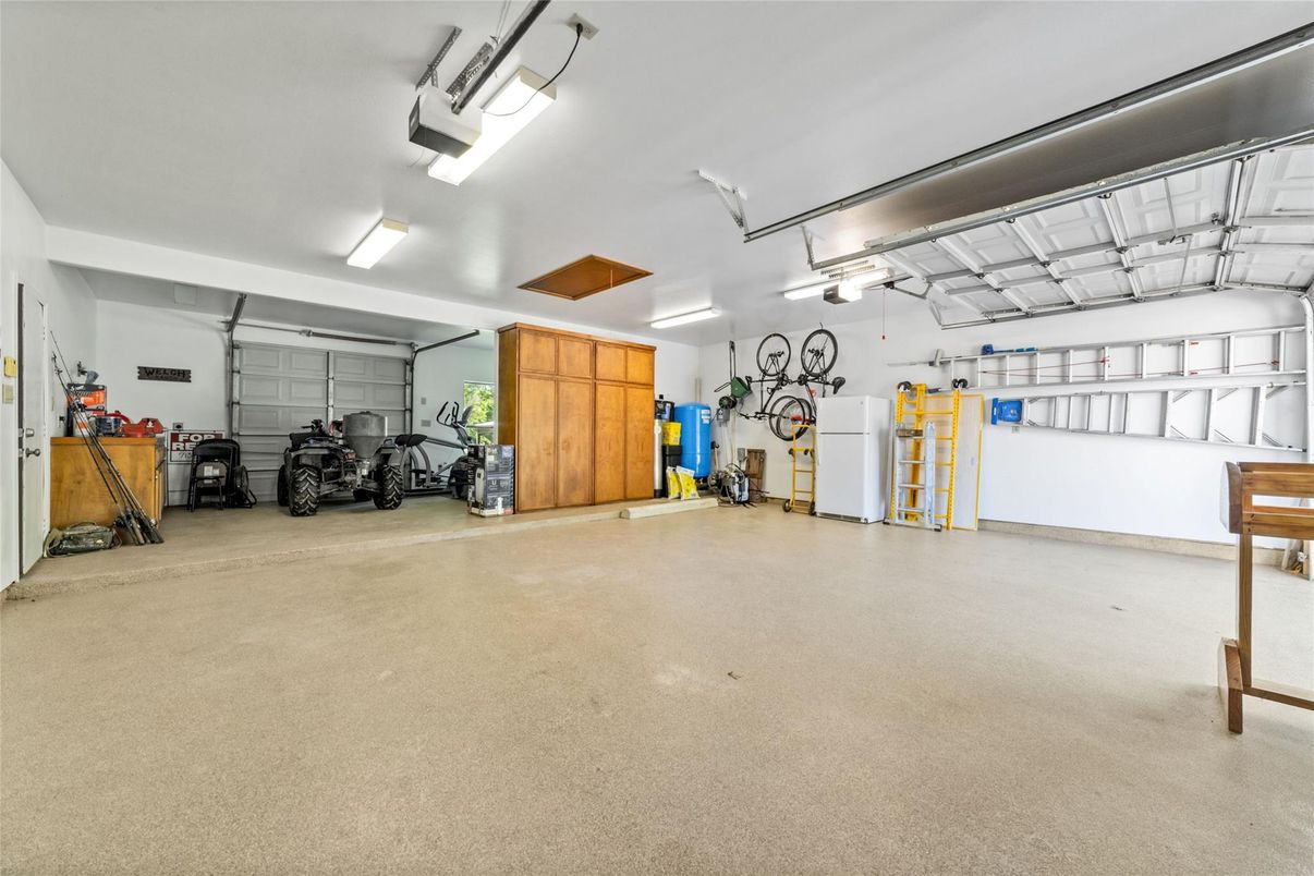 Garage, Interior