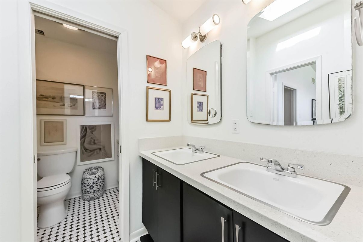Bathroom, Dual Sink Vanities, Interior
