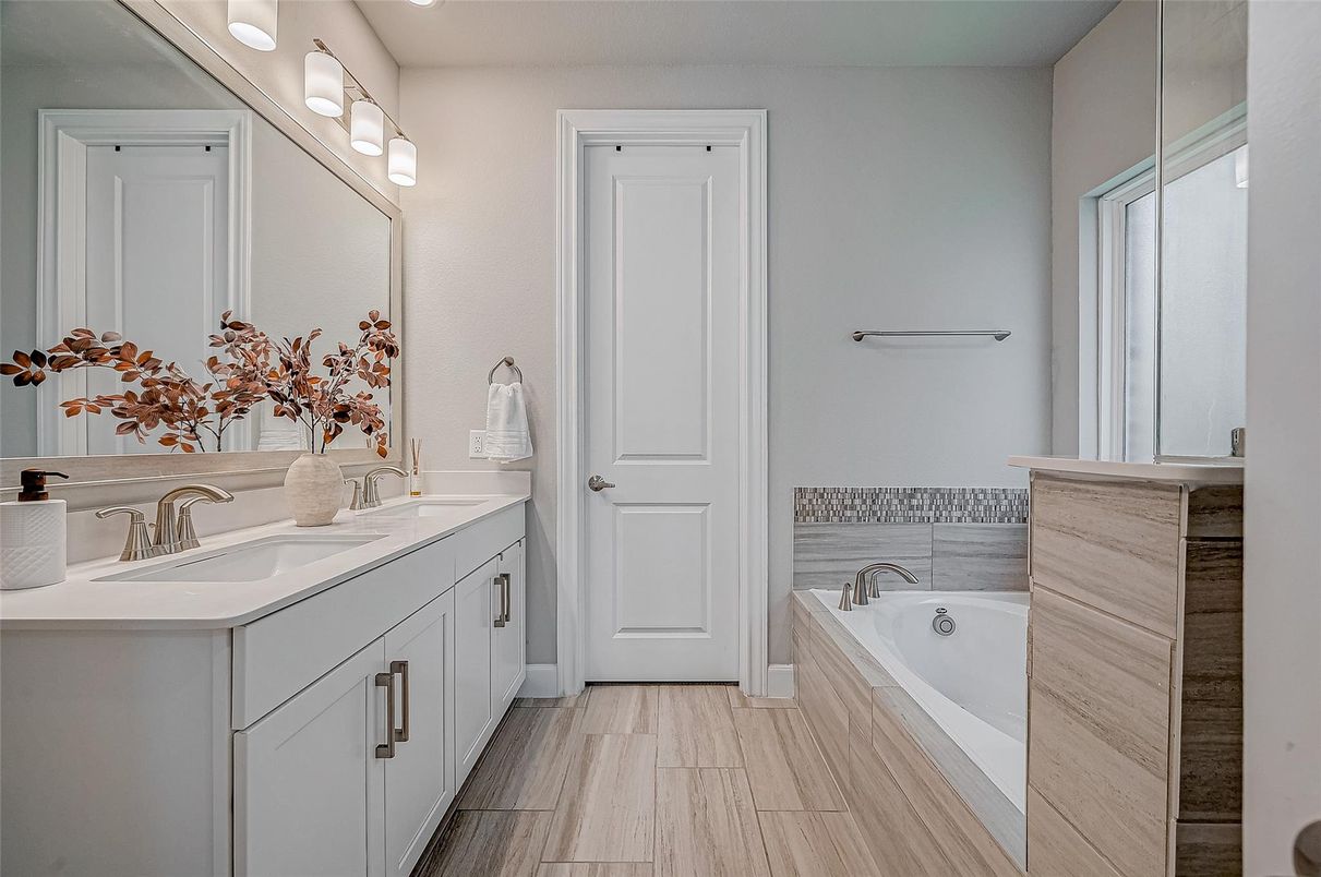 Bathroom, Dual Sink Vanities, Interior