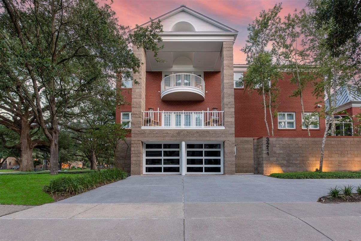 Attached, Exterior, Facade, Brick Facade, Rowhouse