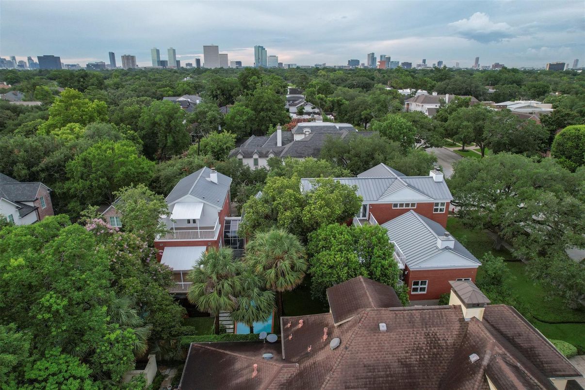 Exterior, Drone