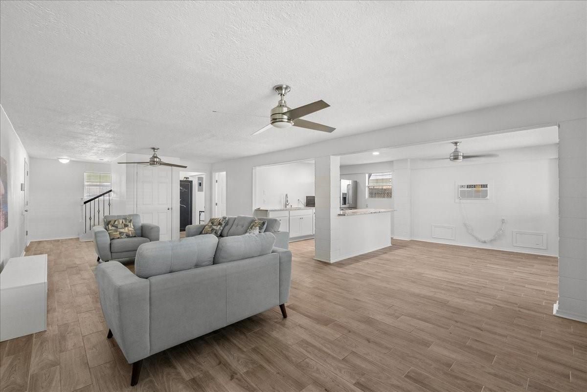 Interior, Kitchen, Living room, Recessed Lighting, Wood Texture Flooring