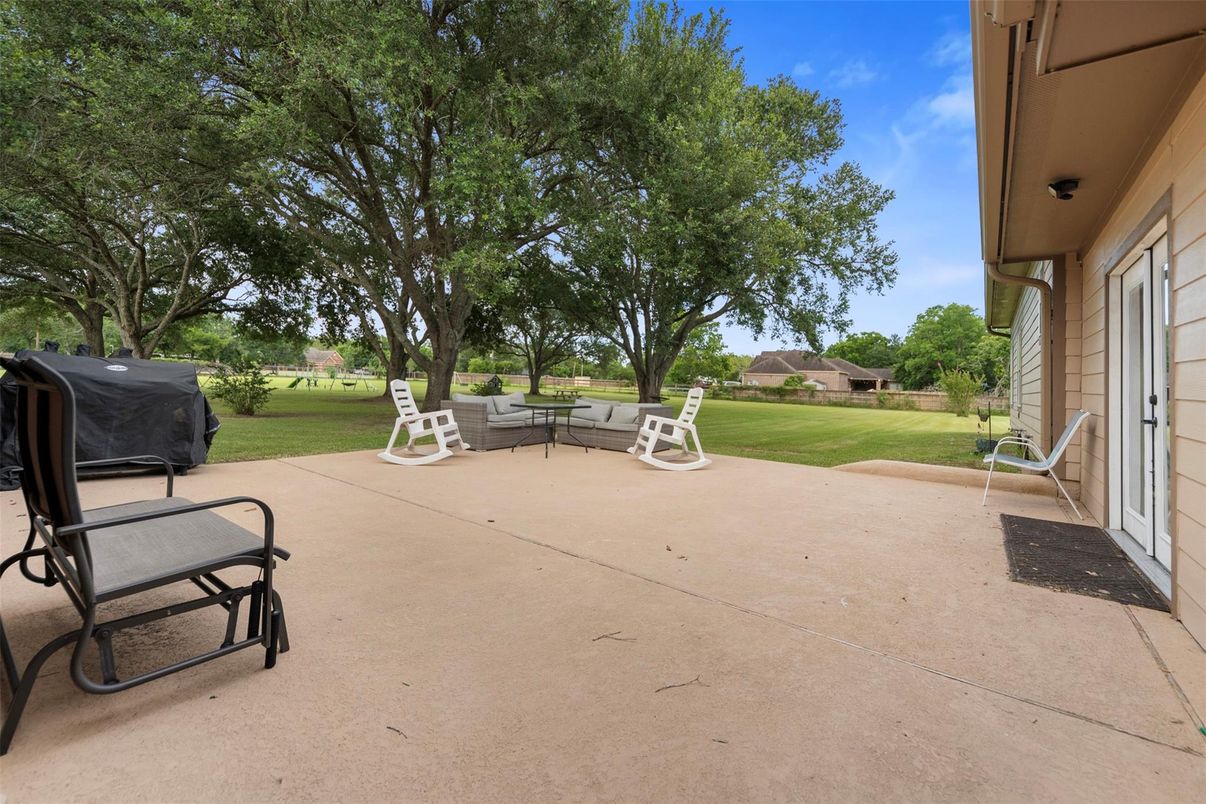 Backyard, Exterior