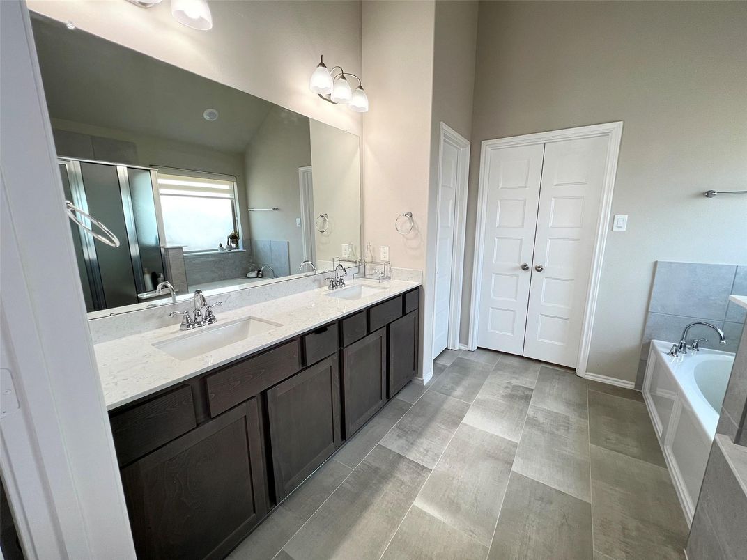 Bathroom, Dual Sink Vanities, Interior