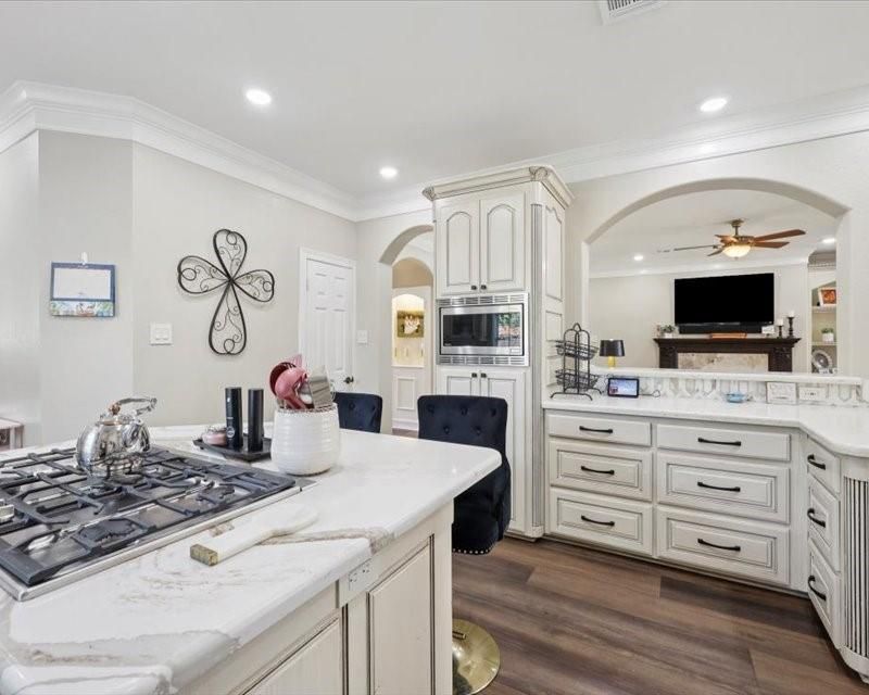 Interior, Kitchen, Recessed Lighting, Wood Texture Flooring