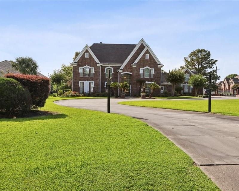 Exterior, Facade, Brick Facade, Brick Traditional