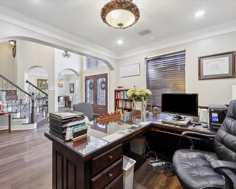 Home Office, Interior, Recessed Lighting, Wood Texture Flooring