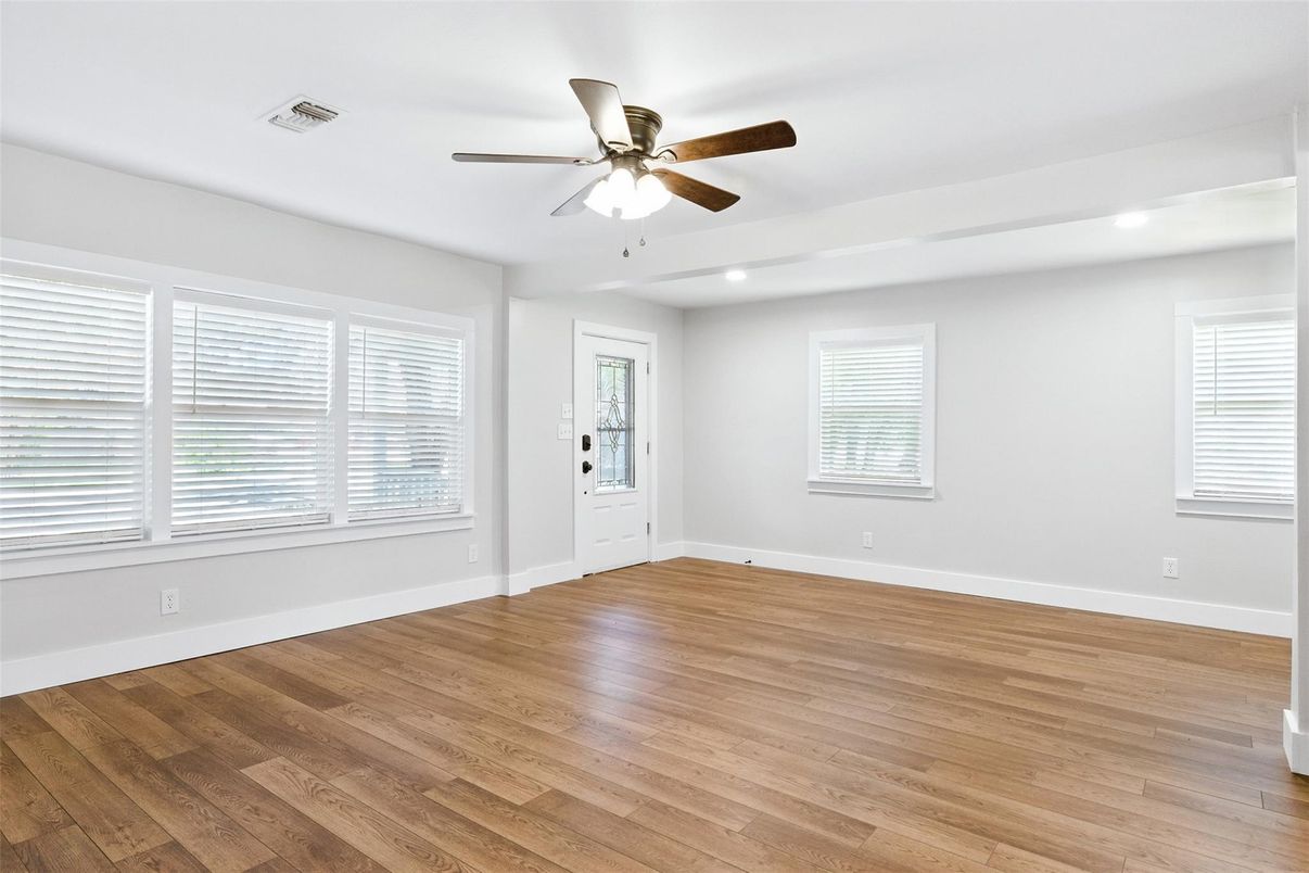 Empty room, Interior, Recessed Lighting, Wood Texture Flooring