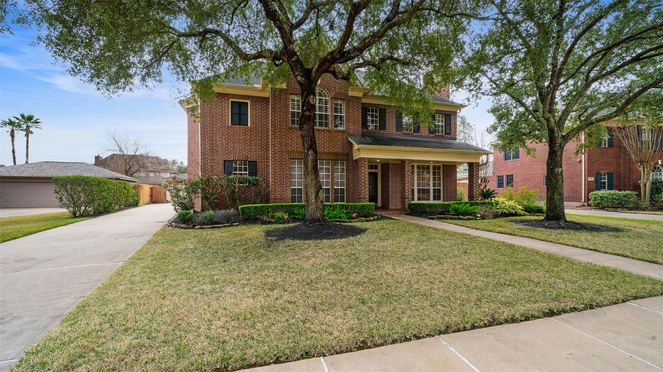 Exterior, Facade, Brick Facade, Georgian