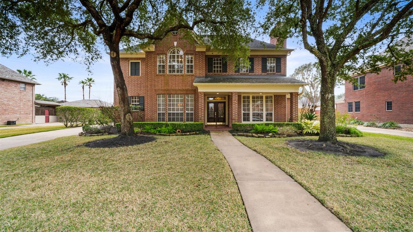 Exterior, Facade, Brick Facade, Georgian