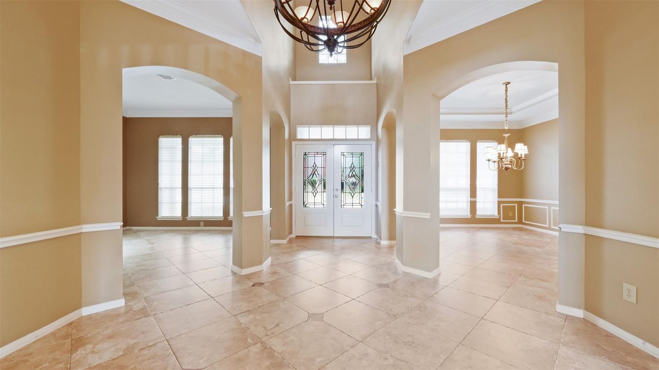 Chandelier, Interior
