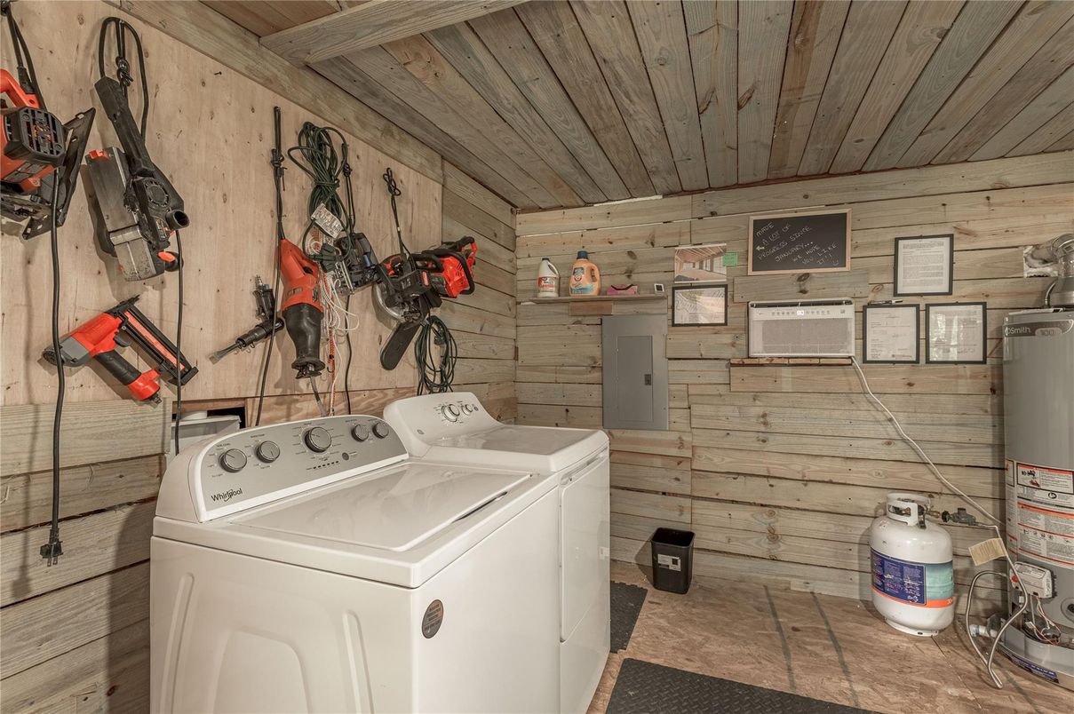 Interior, Washer, Wooden Ceilings, Wooden Walls