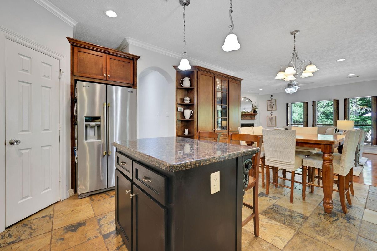 Chandelier, Dining room, Interior, Kitchen, Pendant Lights, Recessed Lighting, Stainless Steel Appliances
