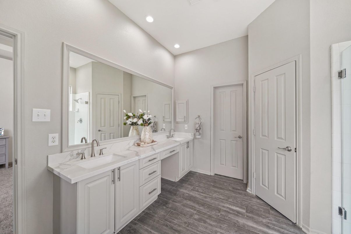 Bathroom, Dual Sink Vanities, Interior, Recessed Lighting