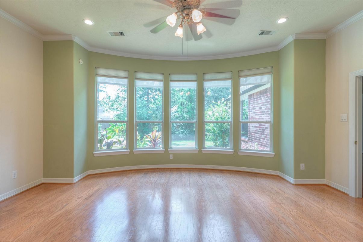 Empty room, Interior, Recessed Lighting, Wood Texture Flooring