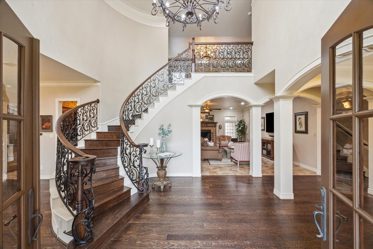 Chandelier, Fireplace, Interior, Recessed Lighting, Wood Texture Flooring