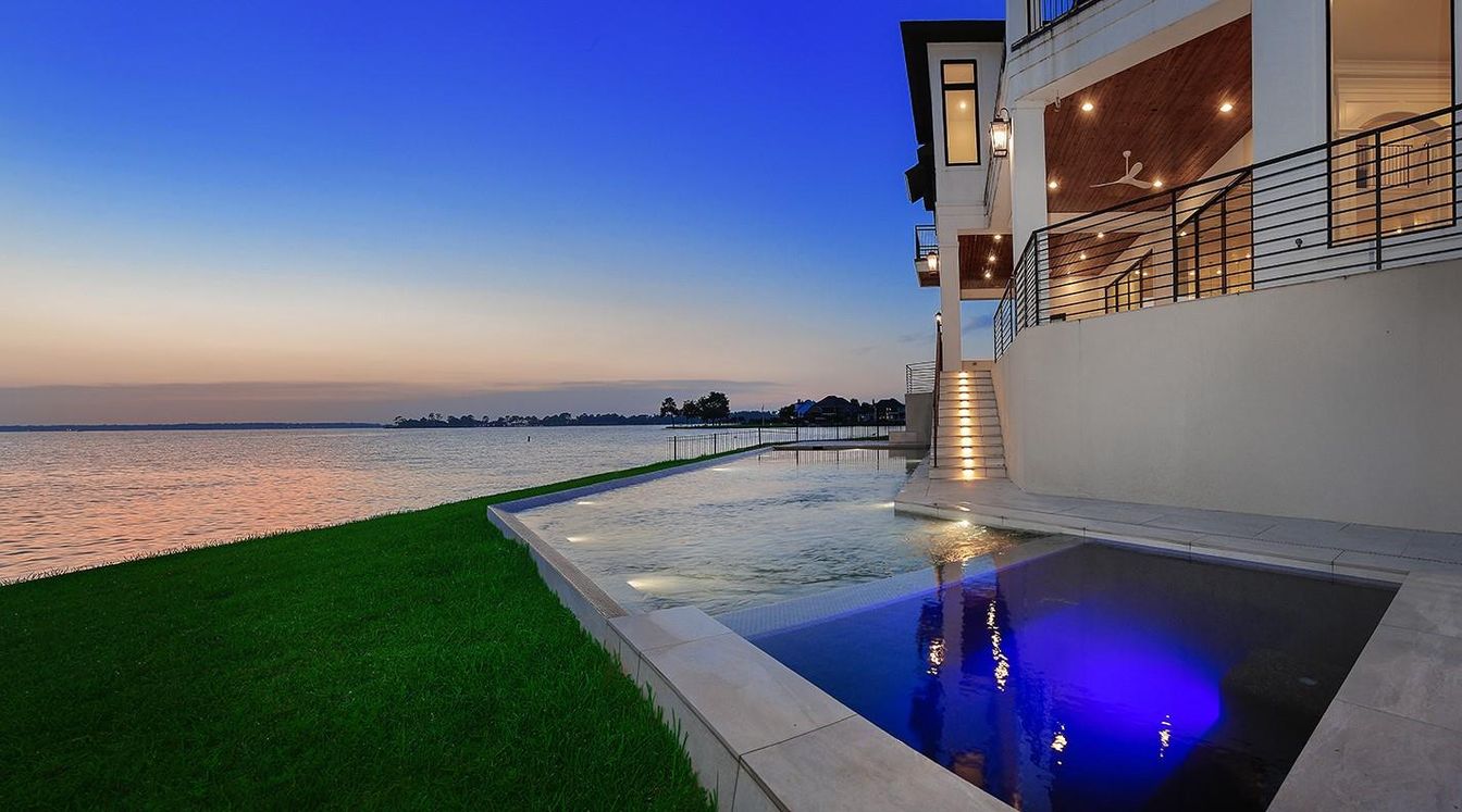 Exterior, Pool, Water