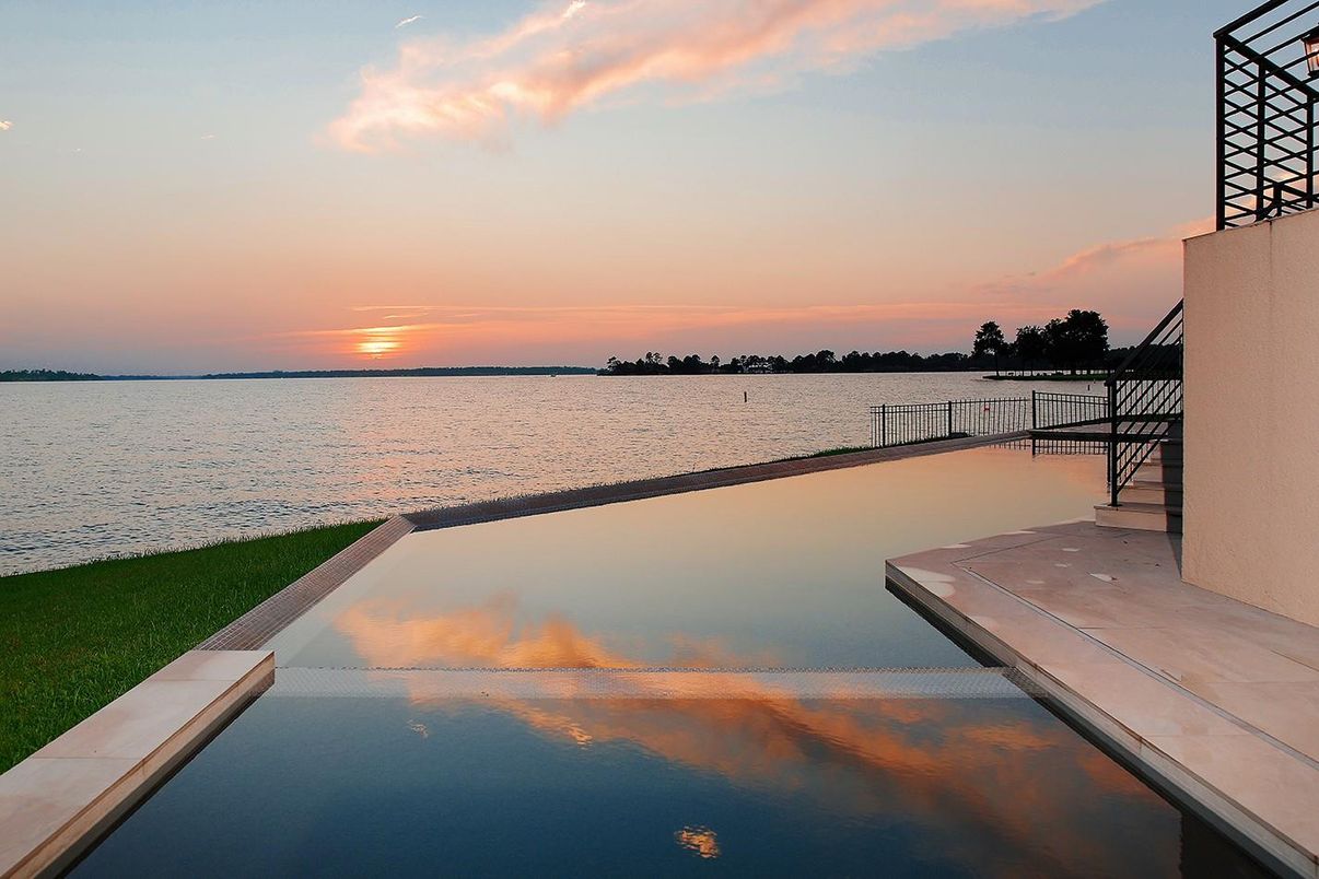 Exterior, Pool, Water