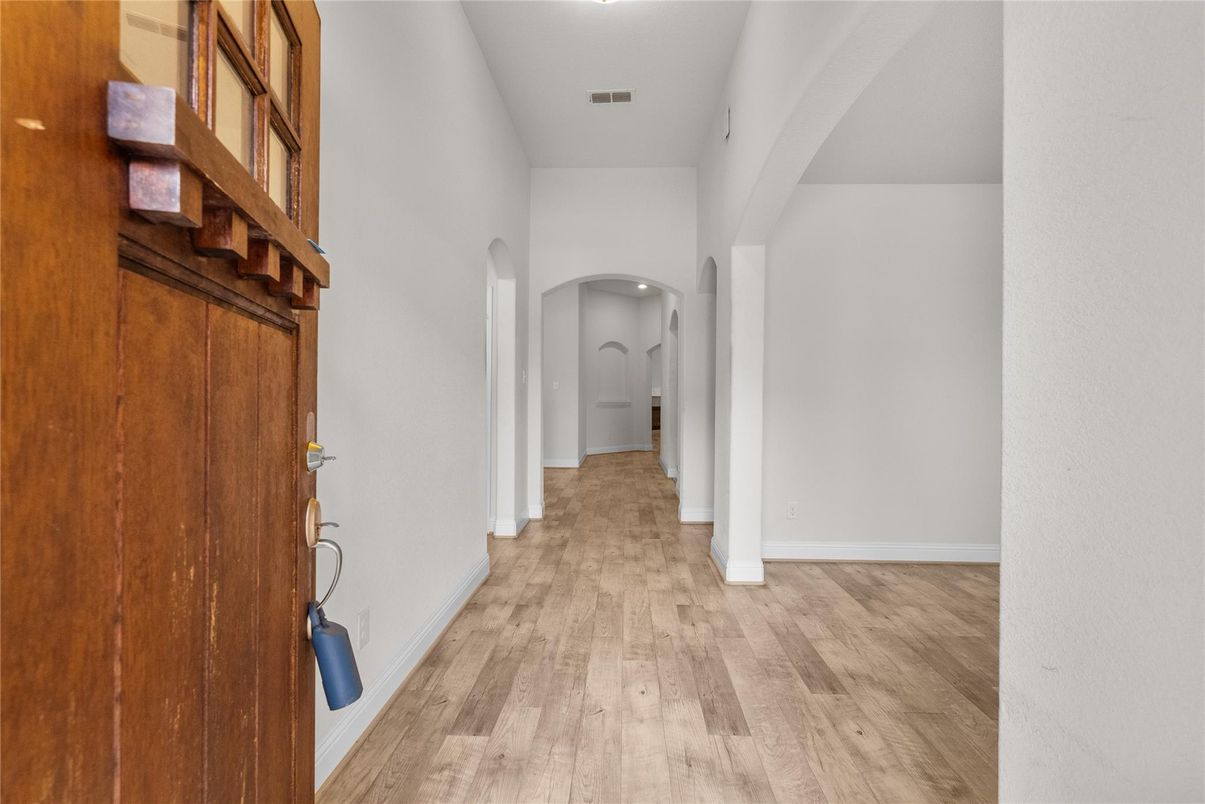 Interior, Recessed Lighting, Wood Texture Flooring