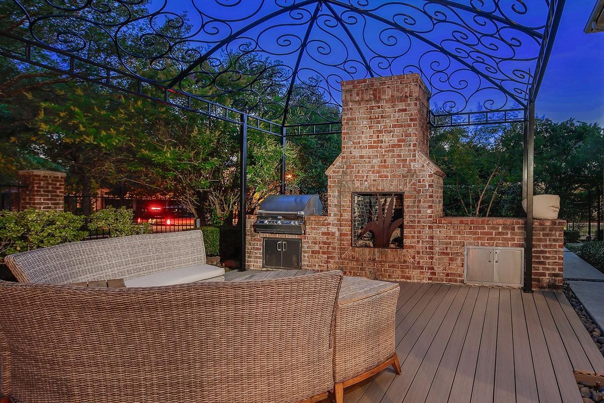 Exterior, Fireplace