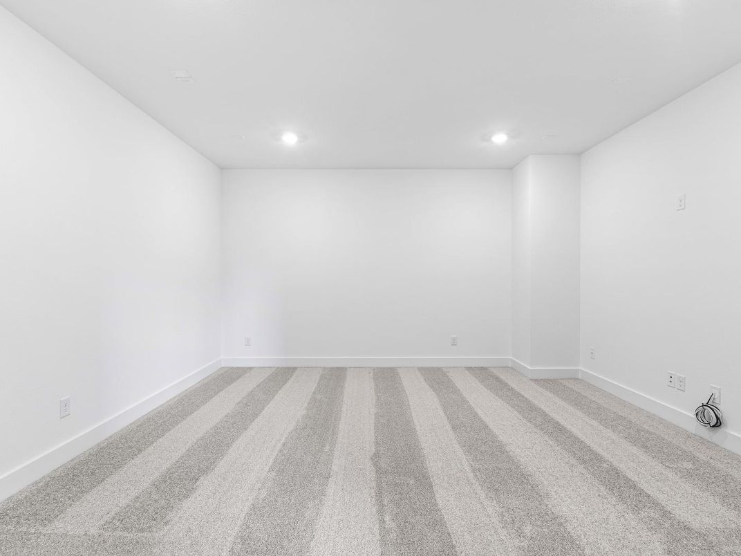 Empty room, Interior, Recessed Lighting