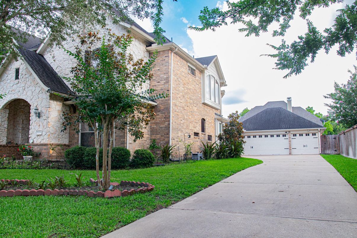 Detached Garage, Exterior