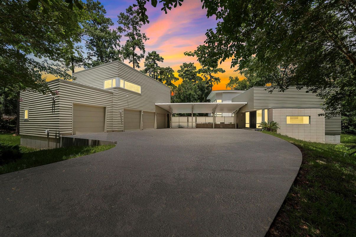 Attached, Backyard, Exterior, Facade, Modern