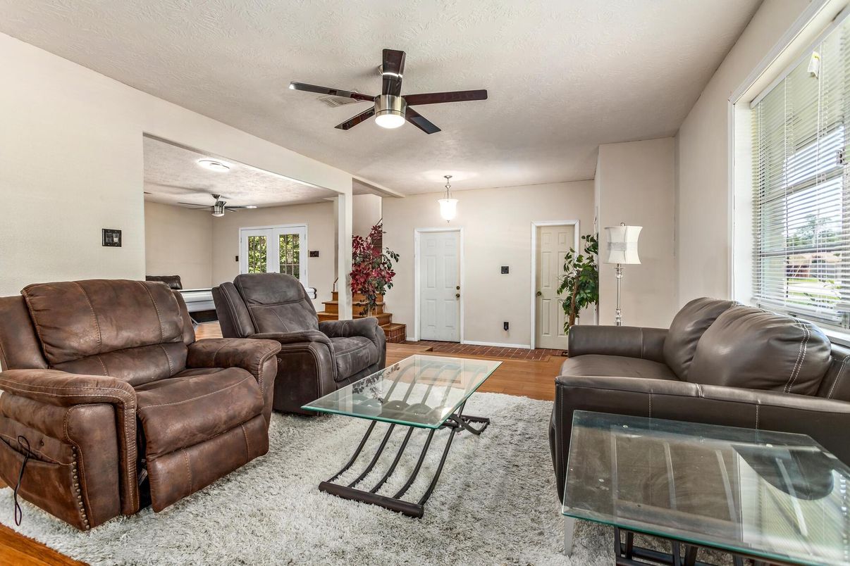 Interior, Living room, Pendant Lights, Wood Texture Flooring