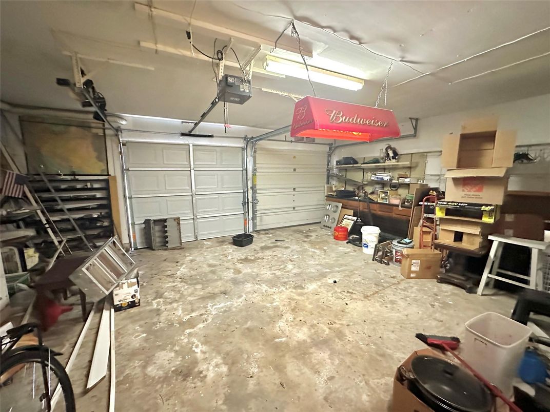 Garage, Interior