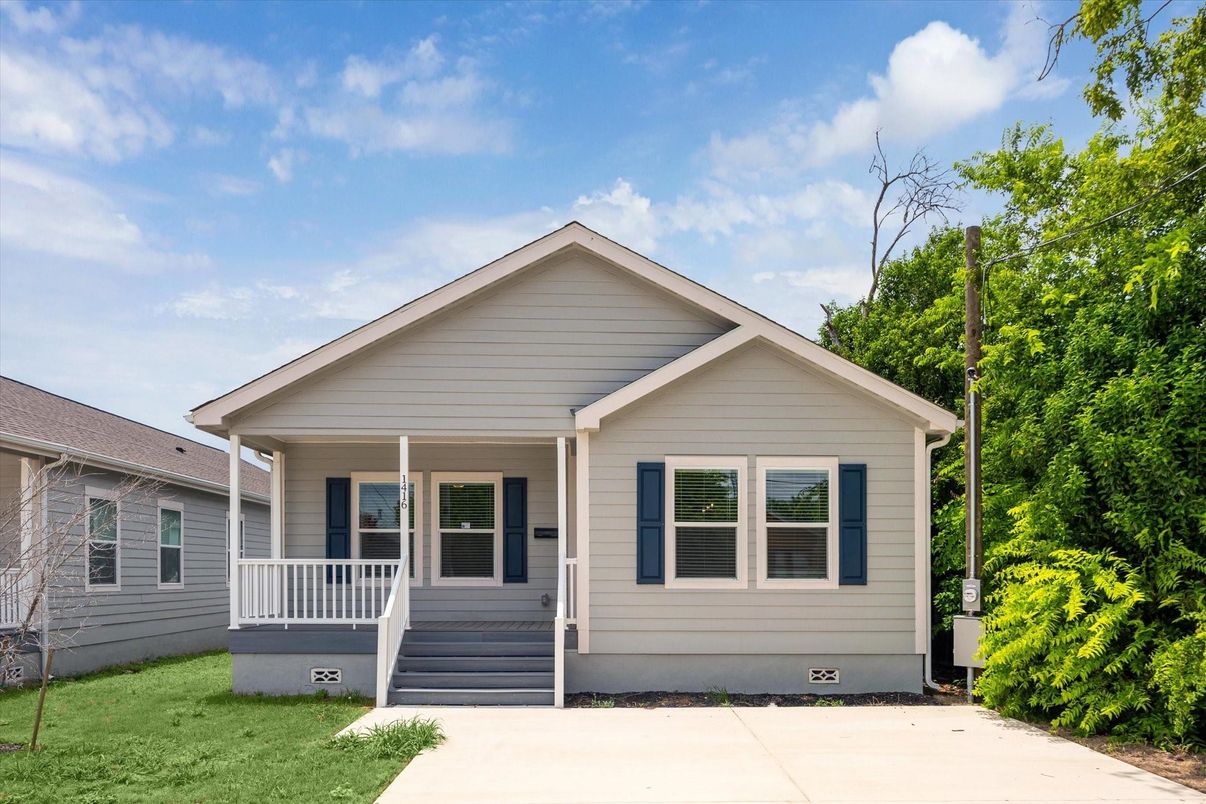 Exterior, Facade, American Craftsman