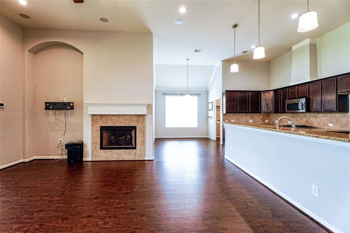Fireplace, Interior, Kitchen, Pendant Lights, Recessed Lighting, Wood Texture Flooring