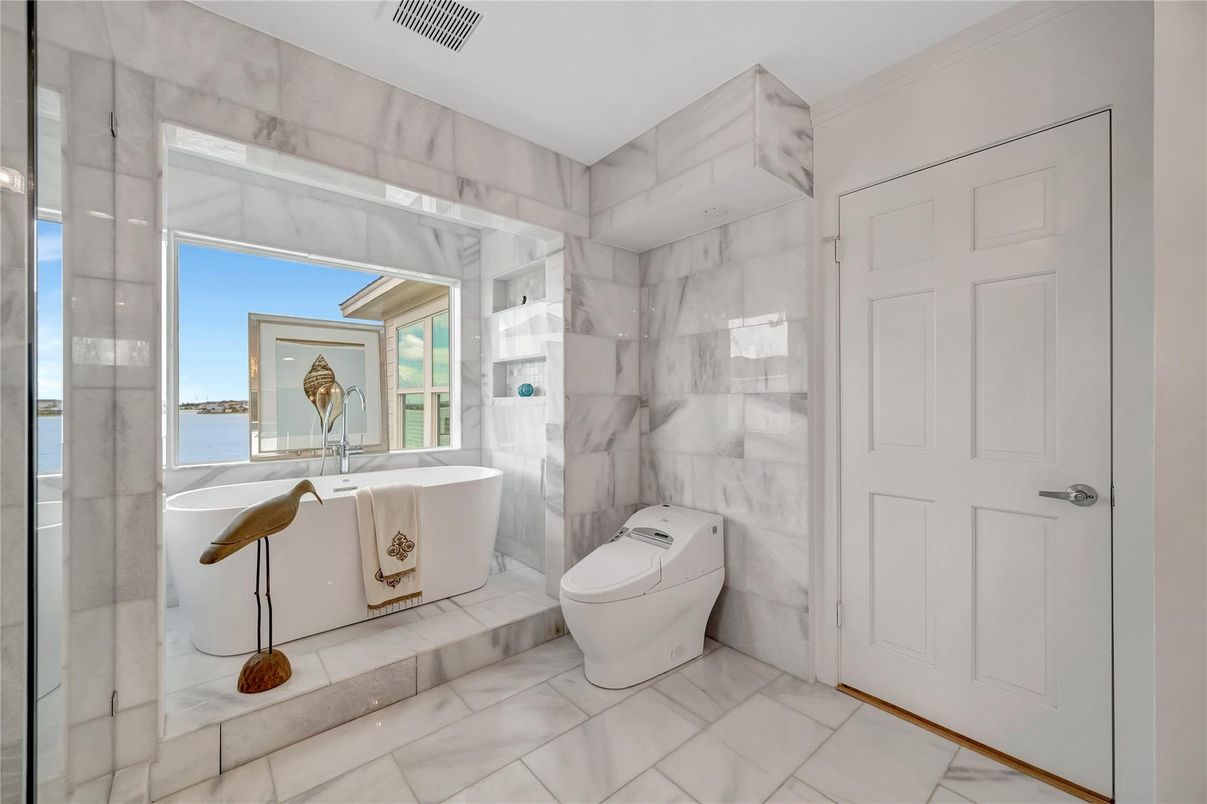 Bathroom, Free Standing Baths, Interior, Marble Walls, Water