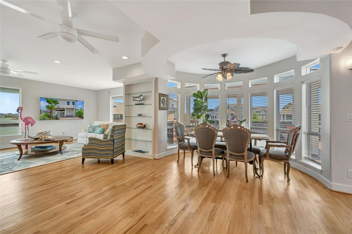 Dining room, Interior, Living room, Recessed Lighting, Wood Texture Flooring