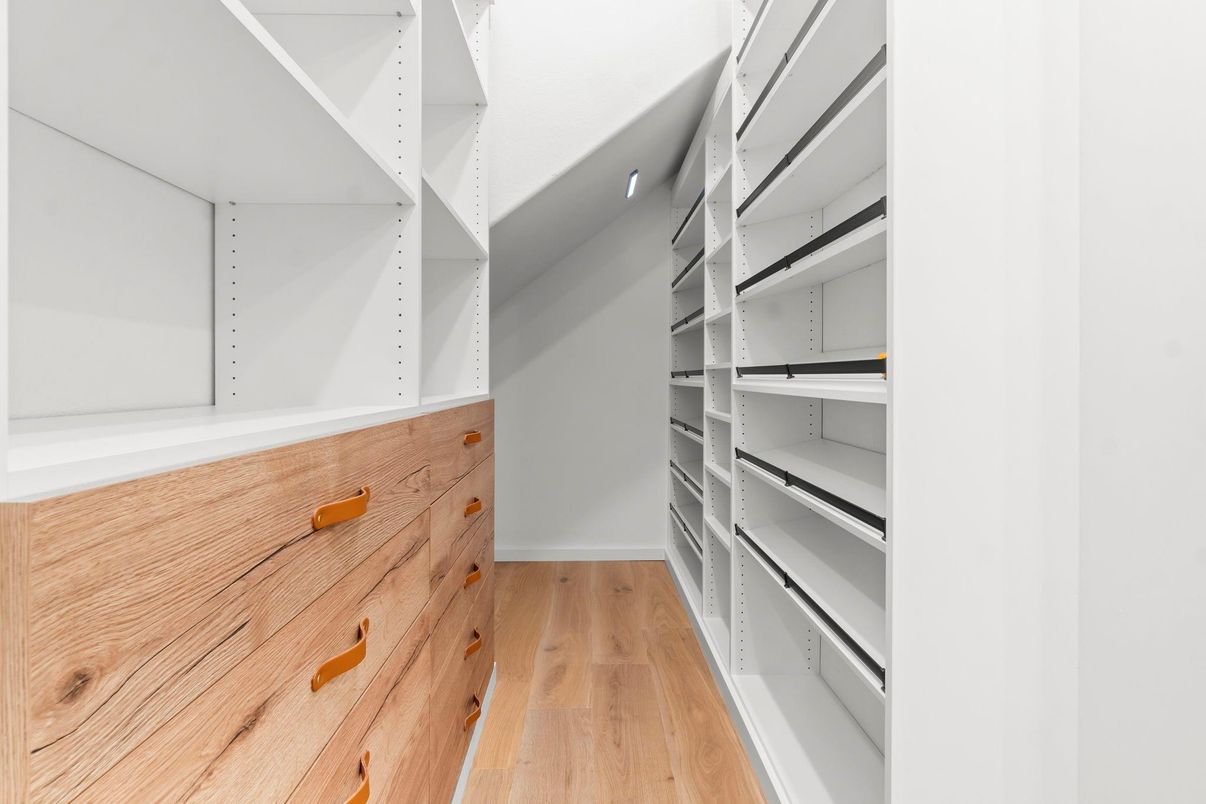 Interior, Walk-in Closets, Wood Texture Flooring