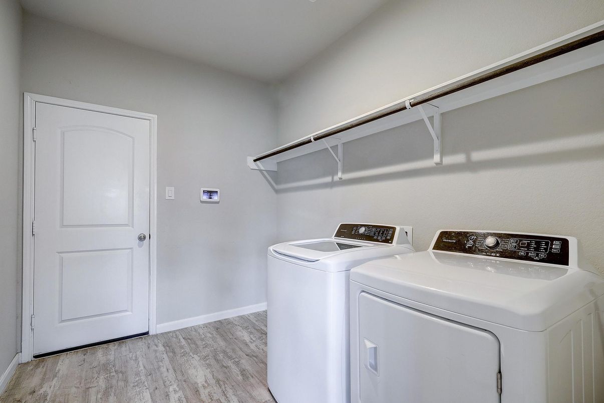 Interior, Washer, Wood Texture Flooring