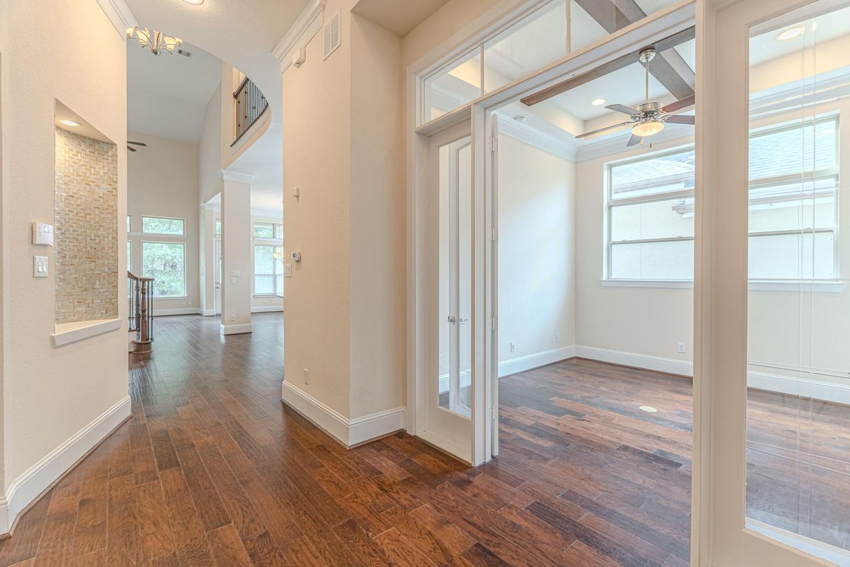 Empty room, Interior, Recessed Lighting, Wood Texture Flooring