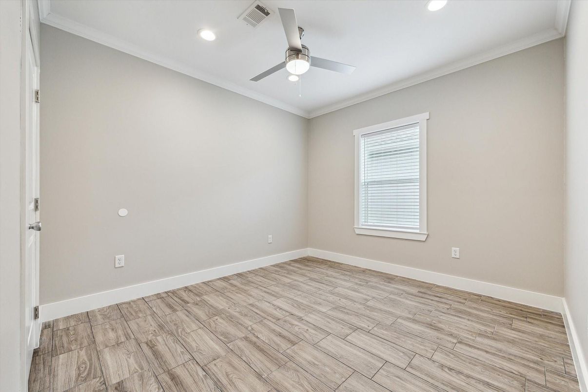Empty room, Interior, Recessed Lighting, Wood Texture Flooring