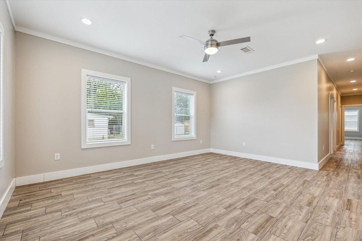 Empty room, Interior, Recessed Lighting, Wood Texture Flooring