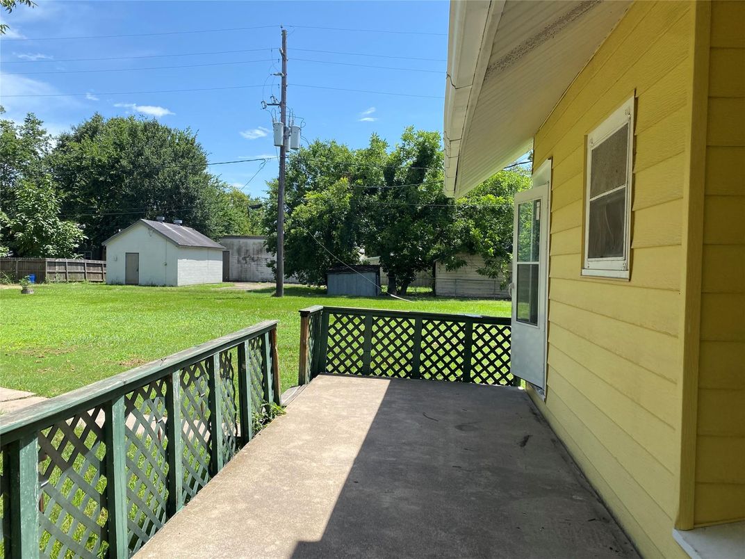 Backyard, Detached Garage, Exterior