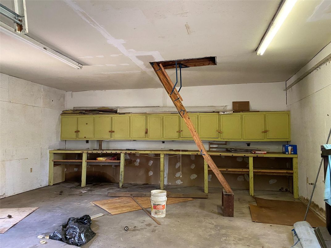 Garage, Interior