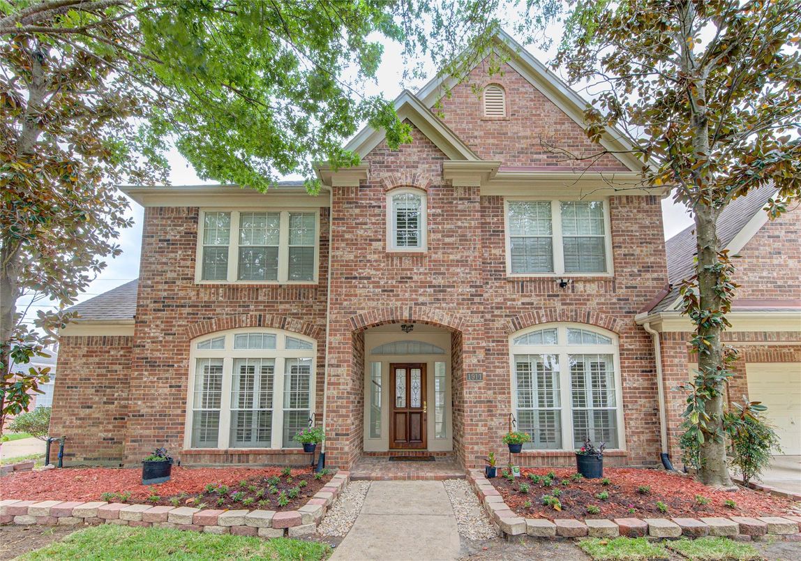 Exterior, Facade, Brick Facade, Brick Traditional