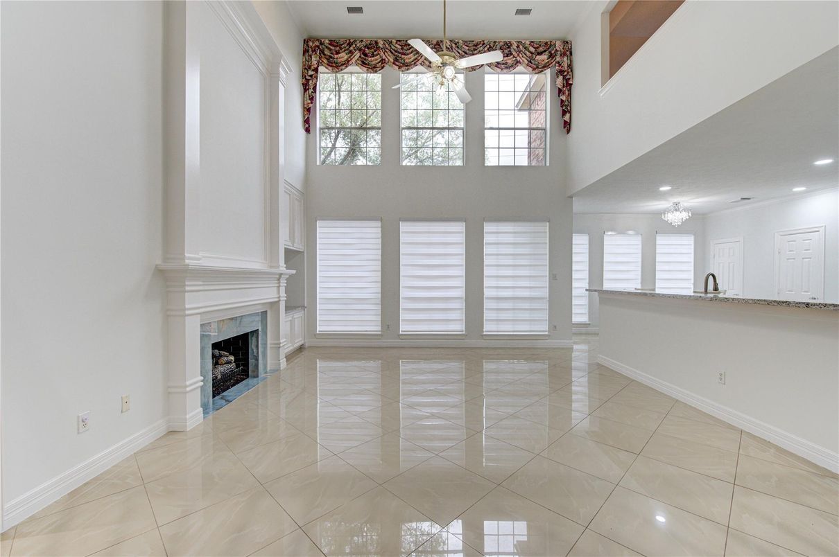 Chandelier, Fireplace, Interior, Recessed Lighting