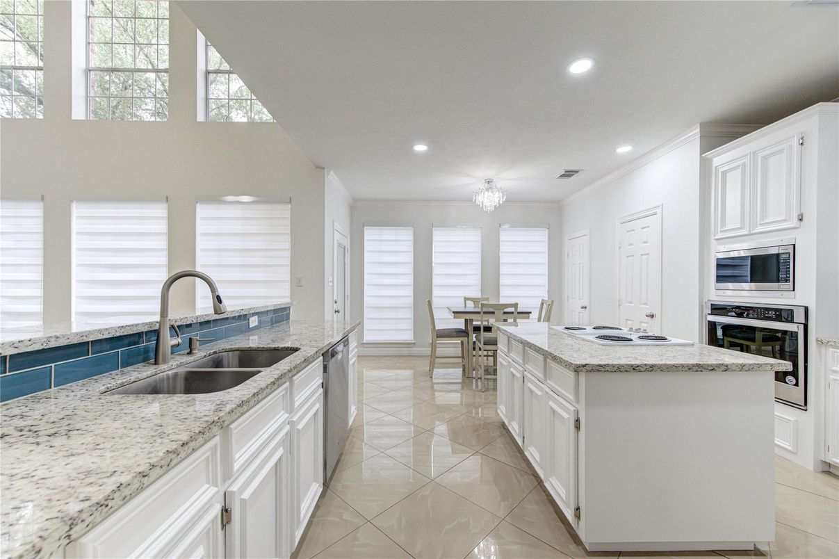 Chandelier, Dining room, Interior, Kitchen, Recessed Lighting, Stainless Steel Appliances