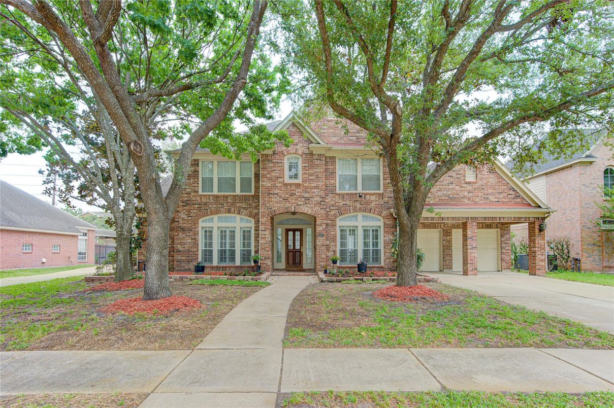 Attached, Exterior, Facade, Brick Facade, Brick Traditional