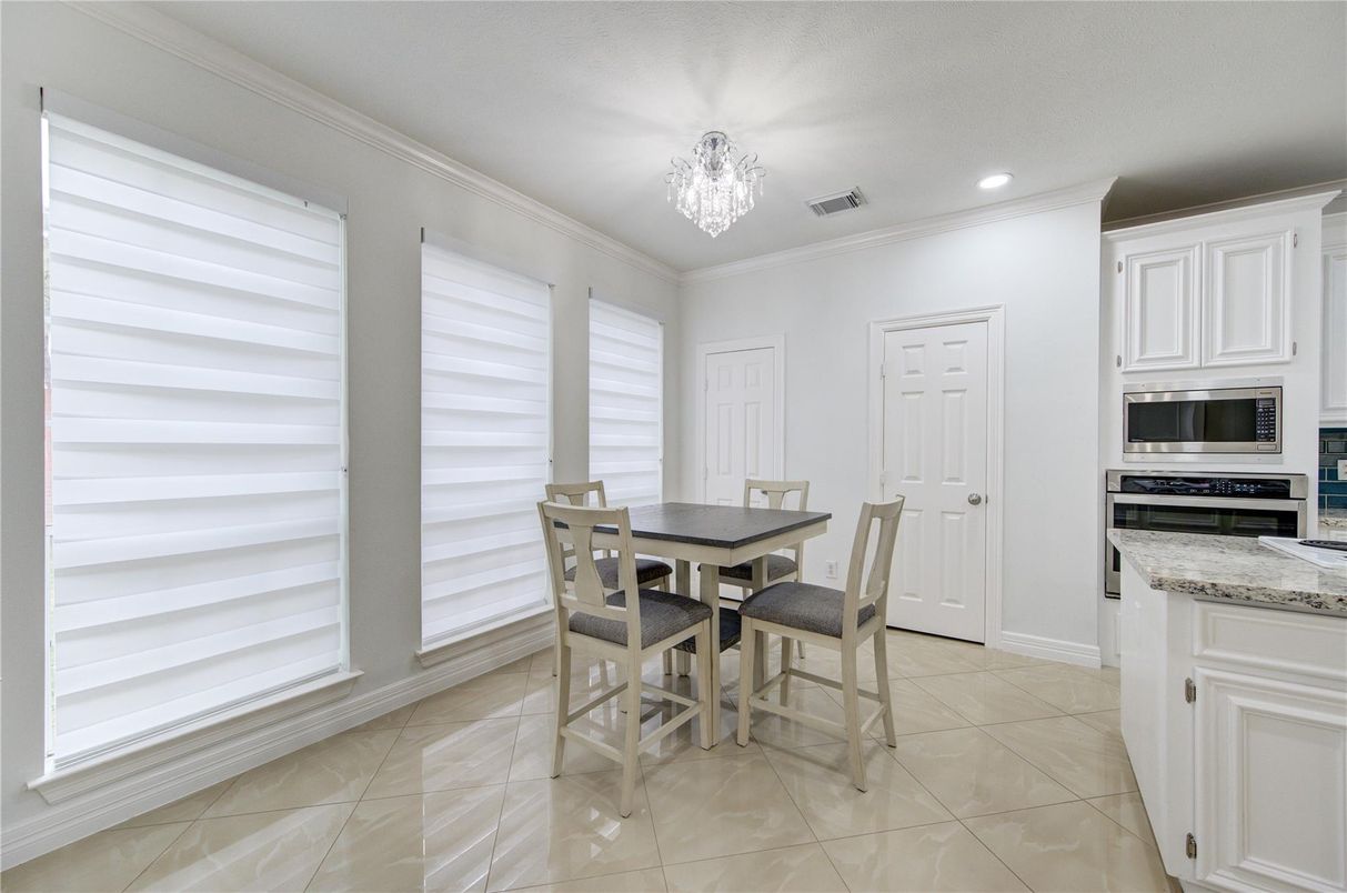 Chandelier, Dining room, Interior, Kitchen, Recessed Lighting