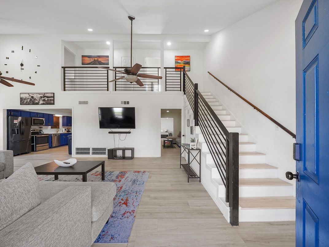 Interior, Living room, Pendant Lights, Recessed Lighting, Wood Texture Flooring