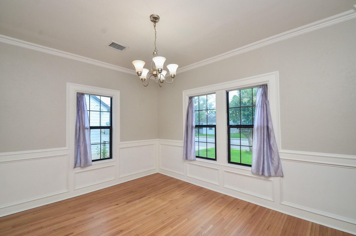 Chandelier, Empty room, Interior, Wood Texture Flooring