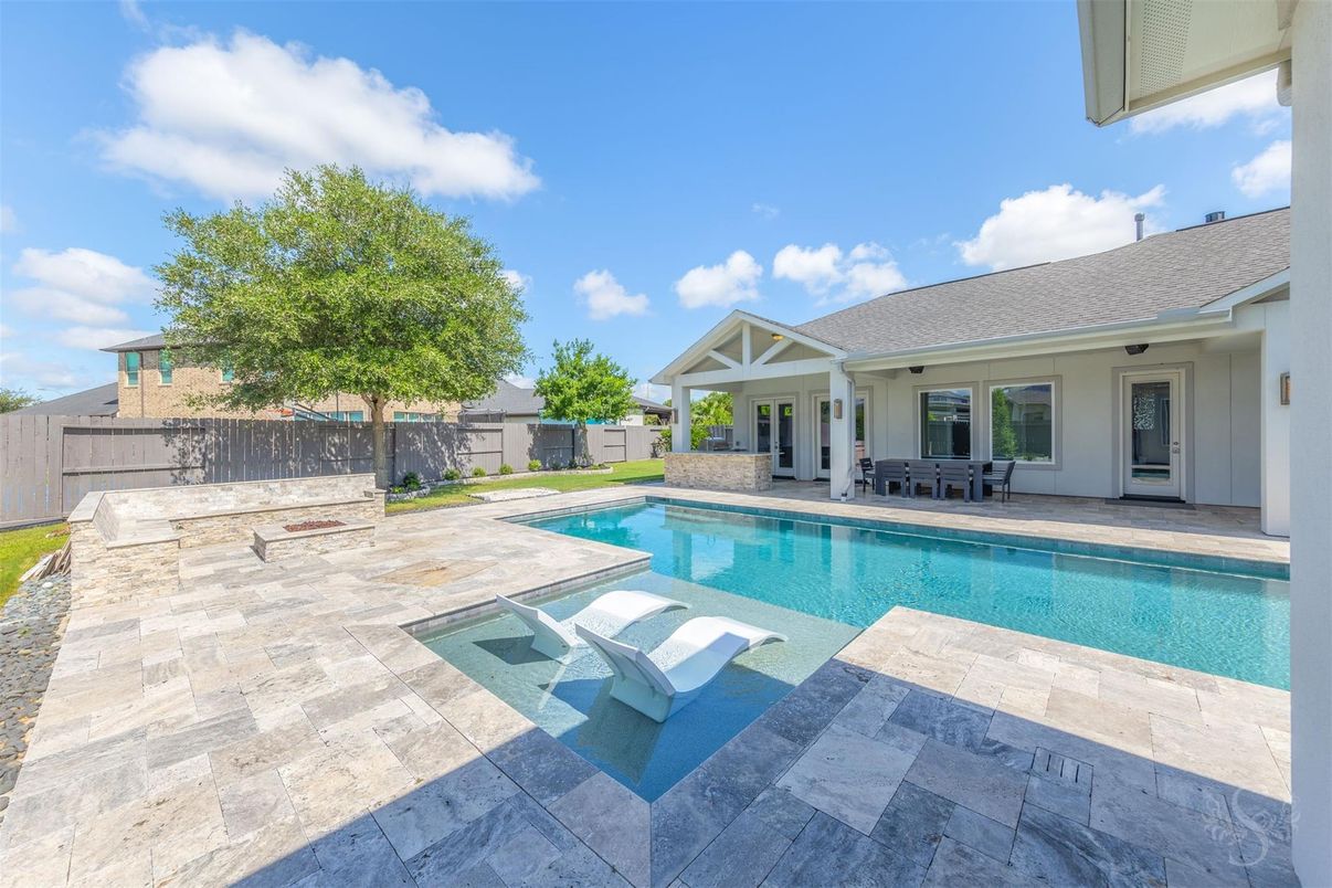 Exterior, Pool