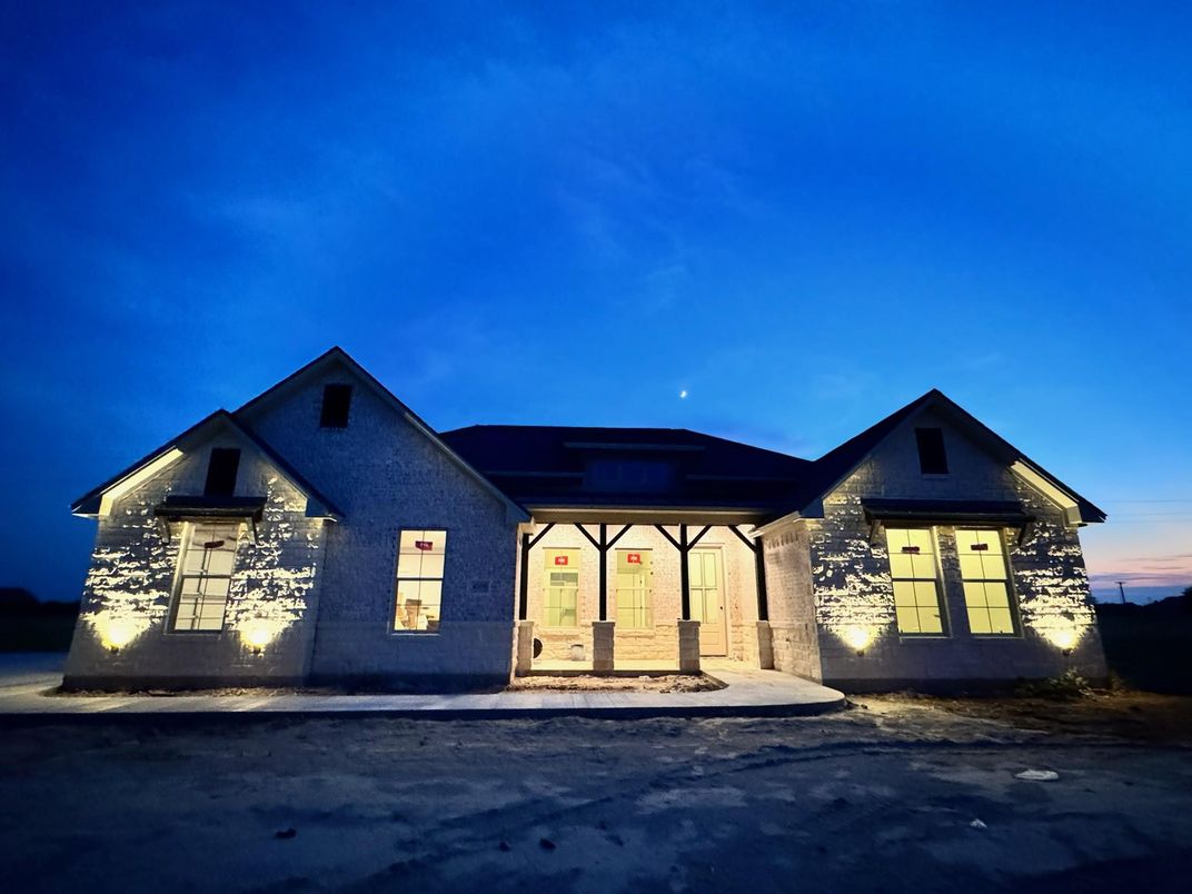 Exterior, Facade, Farmhouse