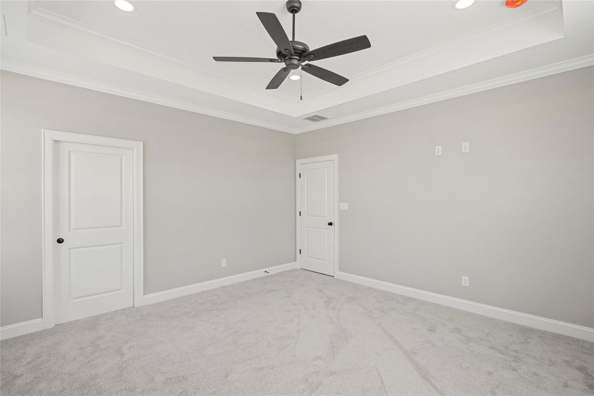 Empty room, Interior, Recessed Lighting